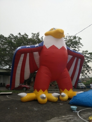 Inflatable giant eagle