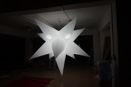 whit inflatable led star