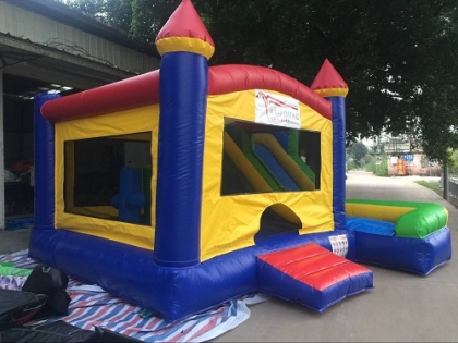 Inflatable bouncer combo