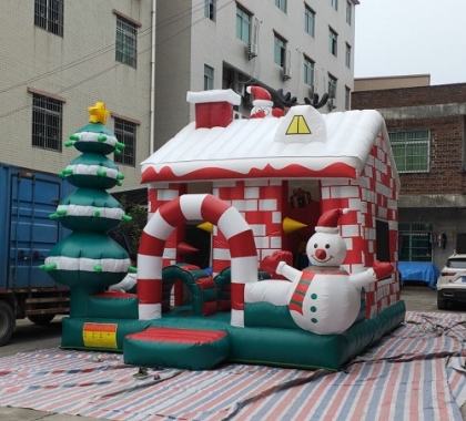 Inflatable christmas bouncer