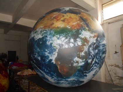 inflatable earth balloon 2