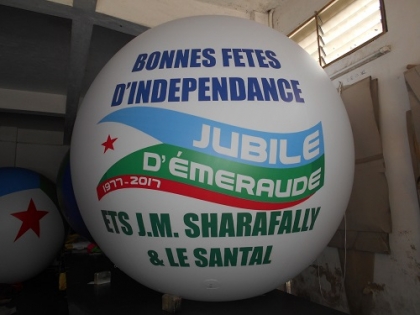 round inflatable helium ball...