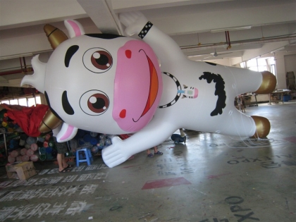 inflatable cow balloon