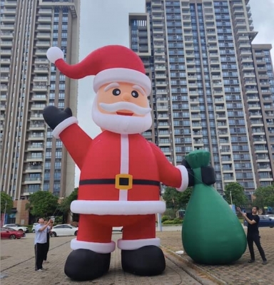 Santa Inflatable Giant 33ft/...