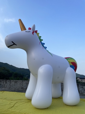 giant inflatable unicorn ani...