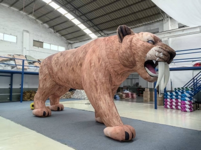 inflatable animal leopard in...