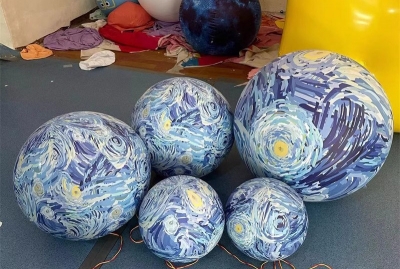 Inflatable Van Gogh Planet i...