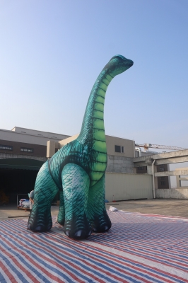 giant inflatable dinosaur ca...