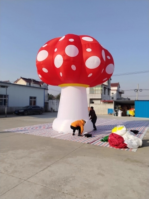 inflatable giant mushroom de...